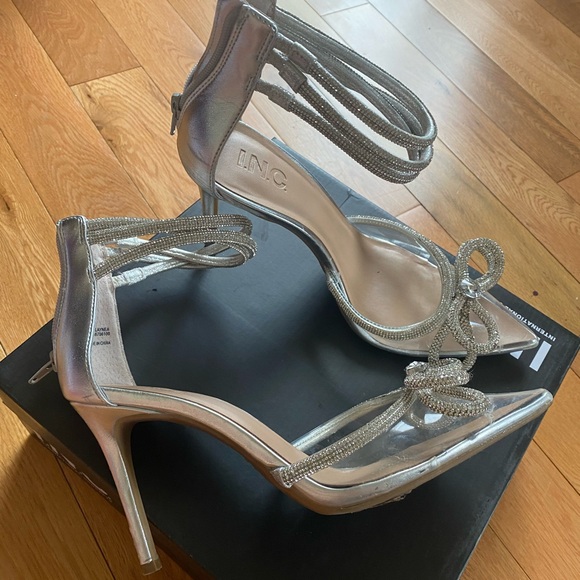 Used really comfy - Picture 3 of 5